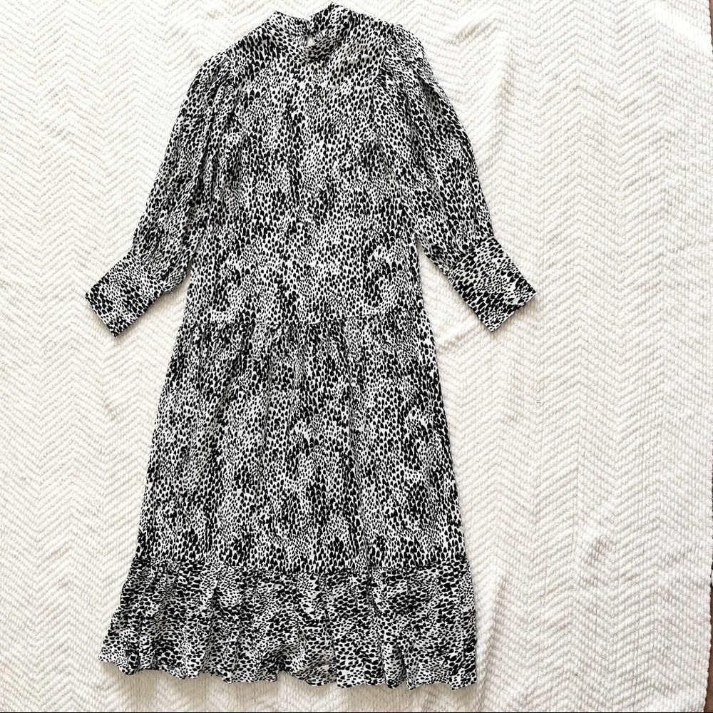 TOPSHOP Black & White Printed Long Sleeve Popover Midi Dress in size 0 | New